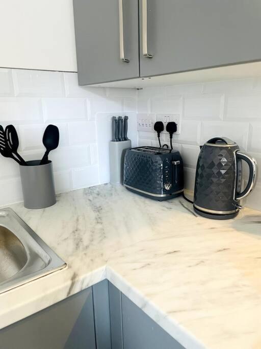 #6Bs 1 Bed Serviced Apartment Ντέρμπι Εξωτερικό φωτογραφία